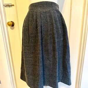 Vintage style grey skirt